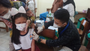 Suntik Vaksin untuk anak sekolah